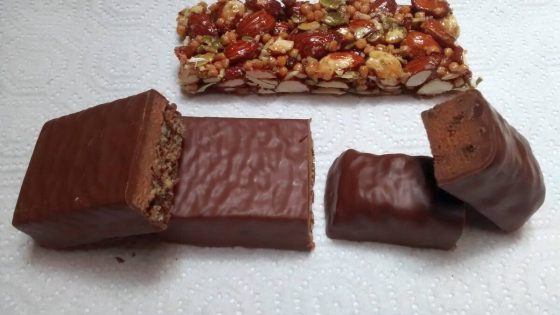 Barres protéinées « sans sucre » et keto : attention au maltitol
