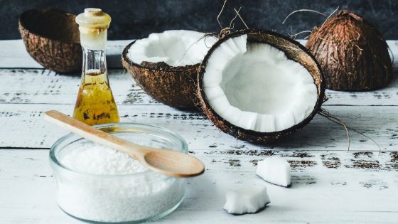 Huile MCT : ce que c&rsquo;est et comment l&rsquo;utiliser en cuisine