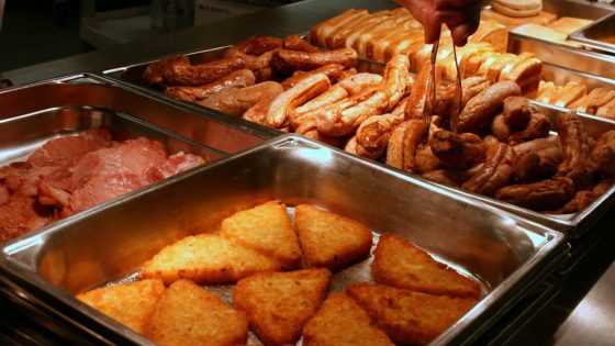 Manger keto au restaurant : commander sans sortir de cétose