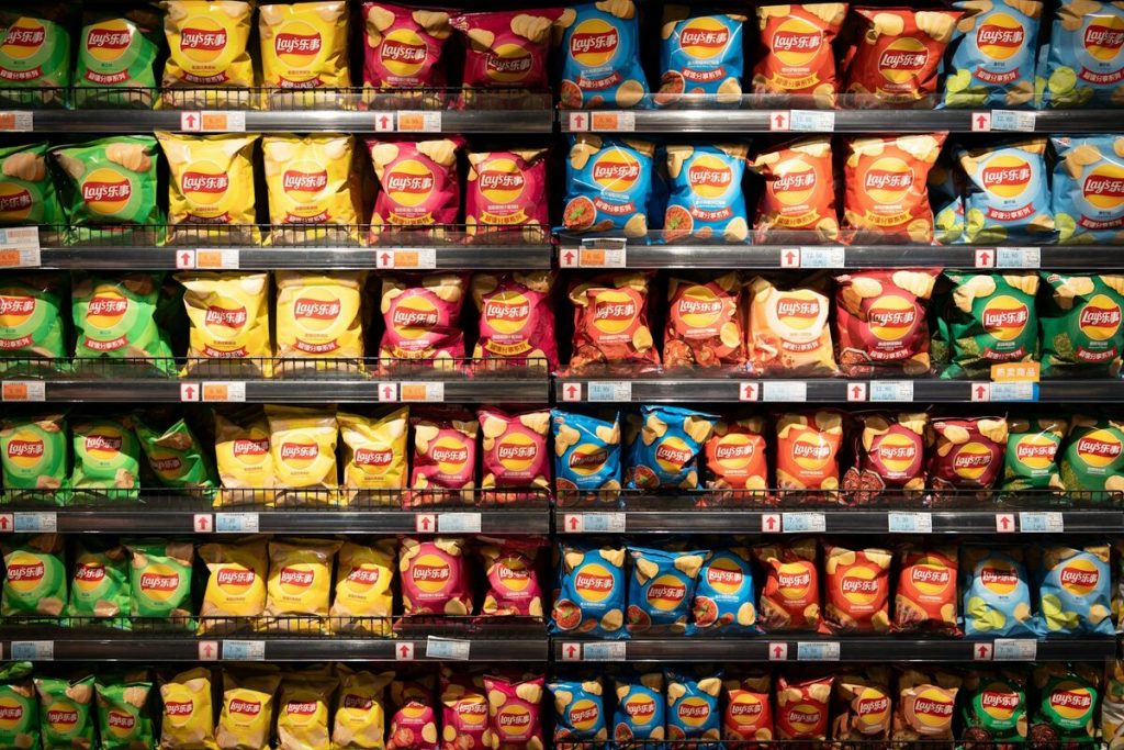 Snacks keto industriels : lesquels valent vraiment le coup ?